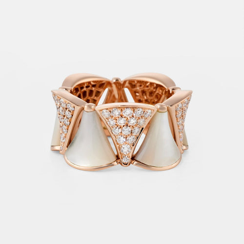 57 Bvlgari Diva's Dream - Bague en or rose, nacre et diamants 58 Facettes 307