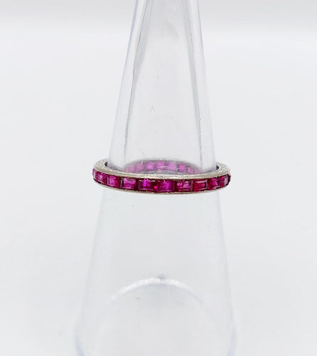 50 Alliance américaine Art déco - Bague éternité en or blanc 18k et rubis 58 Facettes A07600