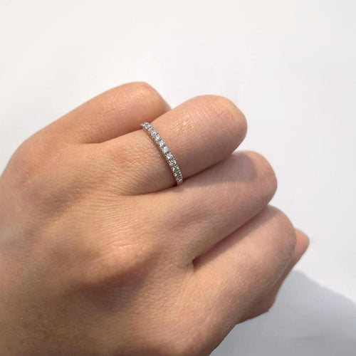 53 Embrace - Bague demi-éternité en or blanc et diamants 58 Facettes GBR1330WG