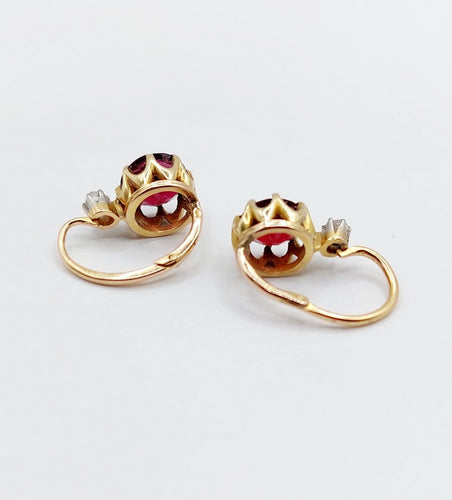 Dormeuses antiques - Boucles d'oreilles en or 18k, grenats et diamants 58 Facettes A07602