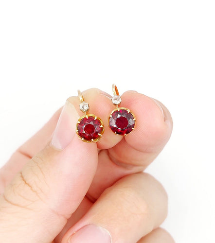 Dormeuses antiques - Boucles d'oreilles en or 18k, grenats et diamants 58 Facettes A07602