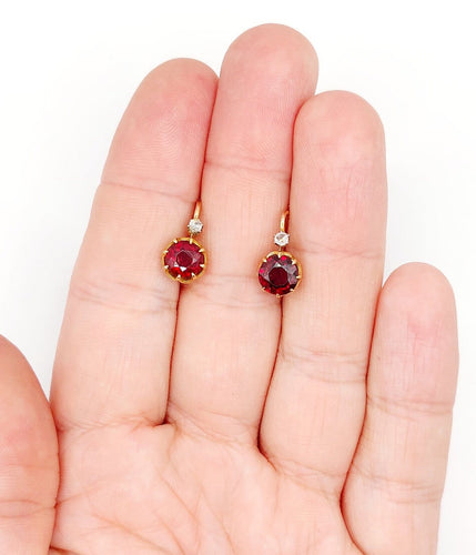 Dormeuses antiques - Boucles d'oreilles en or 18k, grenats et diamants 58 Facettes A07602