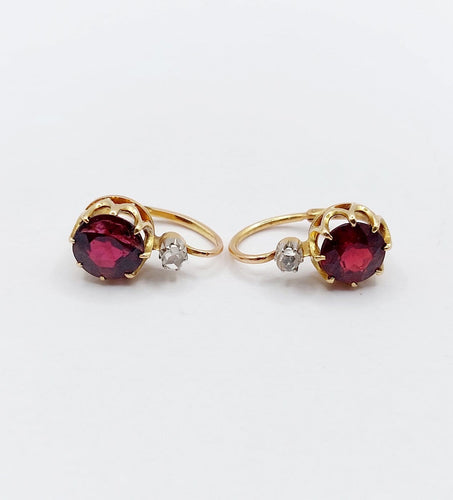 Dormeuses antiques - Boucles d'oreilles en or 18k, grenats et diamants 58 Facettes A07602