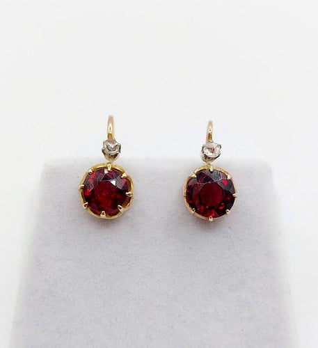 Dormeuses antiques - Boucles d'oreilles en or 18k, grenats et diamants 58 Facettes A07602