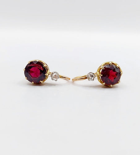 Dormeuses antiques - Boucles d'oreilles en or 18k, grenats et diamants 58 Facettes A07602