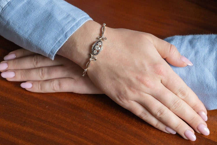 Bracelet ancien en or et platine, diamants et saphirs synthétiques 58 Facettes 13497