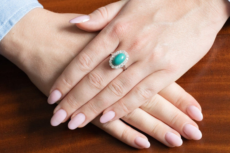 55 Bague ovale en platine avec turquoise et diamants 58 Facettes 12386A