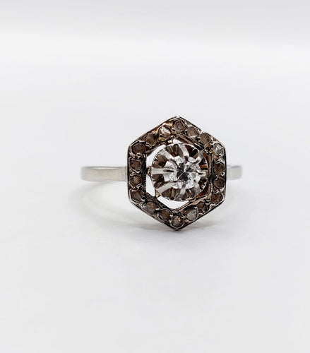 51 Art déco - Bague géométrique en or blanc, platine et diamants 58 Facettes A07610