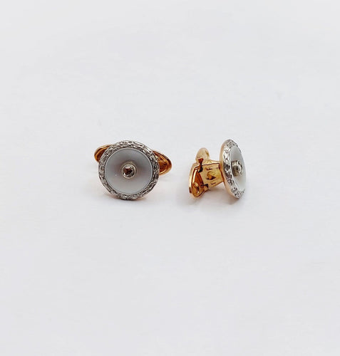 Boutons de col Art déco en or 18k, platine, nacre et diamant 58 Facettes A07621