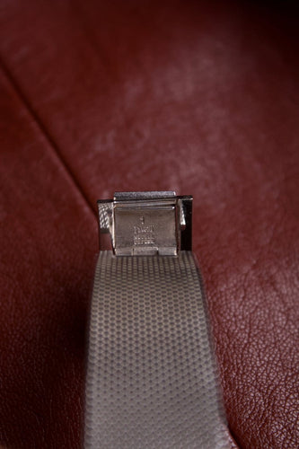 Piaget Tank - Montre extra-plate en or blanc Clous de Paris 58 Facettes MONTRE-013