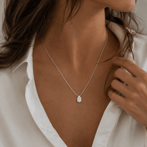 Collier pendentif en or blanc et diamant poire 58 Facettes 1.0001534/1