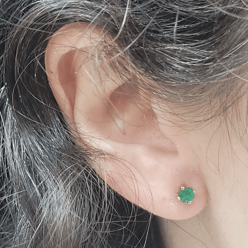 Boucles d'oreilles fleurs en or 18k, nacre et émeraudes 58 Facettes TA29PI688