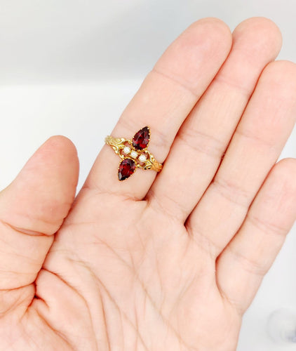 66 Bague marquise antique en or rose 18k, grenat poire et perles 58 Facettes A07643