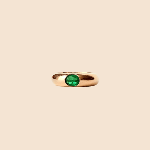 49 Bague jonc en or jaune et émeraude 58 Facettes