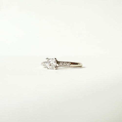 53 Mauboussin - Bague solitaire en or blanc et diamants 58 Facettes
