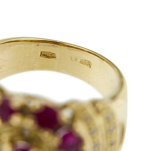 53 Bague bandeau en or jaune avec rubis et diamants 58 Facettes 41527