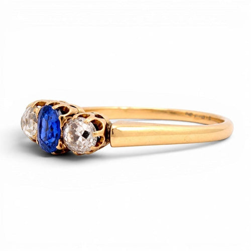 50 Bague trilogy victorienne en or jaune 14 carats, saphir et diamants 58 Facettes RI-1069