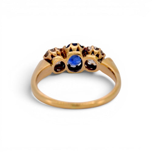 50 Bague trilogy victorienne en or jaune 14 carats, saphir et diamants 58 Facettes RI-1069