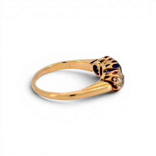 50 Bague trilogy victorienne en or jaune 14 carats, saphir et diamants 58 Facettes RI-1069