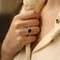 51 Bague en or jaune 18k avec saphir et diamants 58 Facettes FB11629