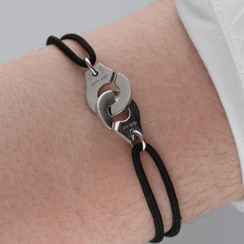 Dinh Van Menottes - Bracelet moyen modèle en platine 58 Facettes FB11701
