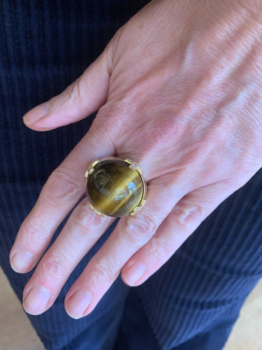 Bague 53 C. Escher - Bague cocktail cabochon œil de tigre en or jaune et diamants 58 Facettes B384