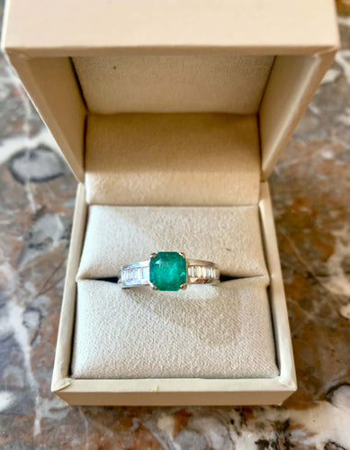 Bague 53 Bague - Émeraude de Colombie 1,35 carat diamants en or gris 18 carats 58 Facettes BEM44