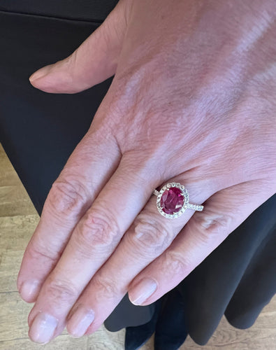 Bague 53 Bague rubis de Birmanie 1,80 ct et diamants en or gris 18 carats 58 Facettes BRU52