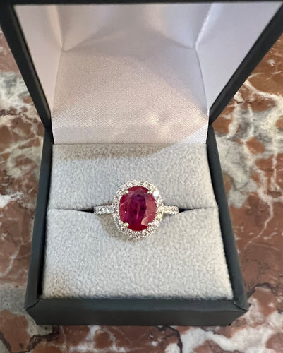 Bague 53 Bague rubis de Birmanie 1,80 ct et diamants en or gris 18 carats 58 Facettes BRU52