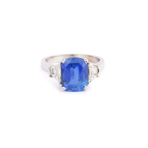 Bague 52 Bague saphir de Ceylan coussin 4,15 ct et diamants en or gris 18 carats 58 Facettes BSA106
