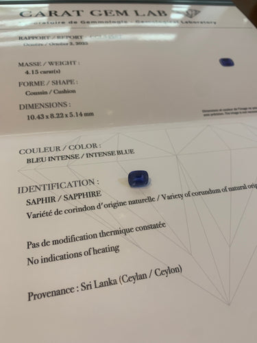 Bague 52 Bague saphir de Ceylan coussin 4,15 ct et diamants en or gris 18 carats 58 Facettes BSA106
