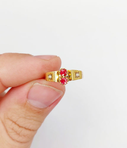 51 Bague toi et moi antique en or 18k, pierres rouges et perles 58 Facettes A07562