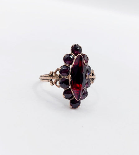 52 Bague marquise antique en or rose 18k et grenats 58 Facettes A07548