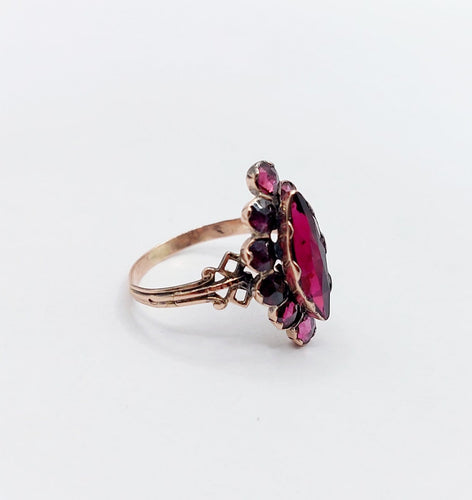 52 Bague marquise antique en or rose 18k et grenats 58 Facettes A07548