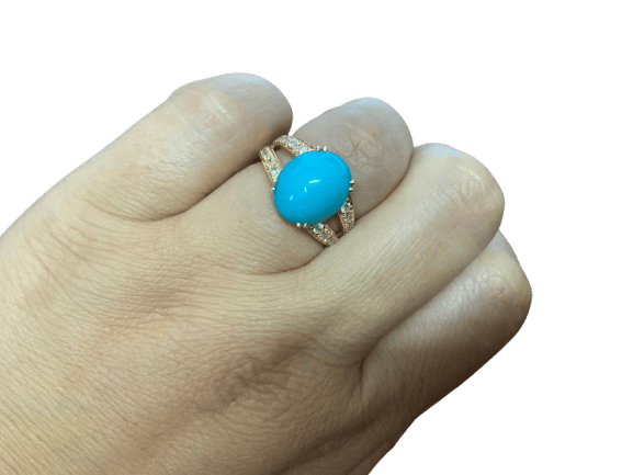 54 Bague en or jaune 18 carats, turquoise Sleeping Beauty et diamants 58 Facettes BA 797