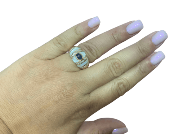 54 Bague baroque en or jaune, nacre, saphir et diamant 58 Facettes BA 921