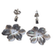 Boucles d'oreilles fleurs en or blanc, nacre et saphirs 58 Facettes T290PI132