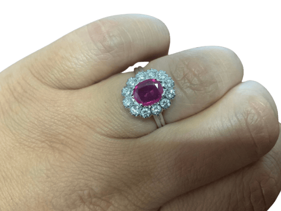 54 Bague en or blanc avec rubis et diamant 58 Facettes BA 504