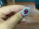 50 Bague pavée en or blanc avec rubis thaï et diamants 58 Facettes BA 499