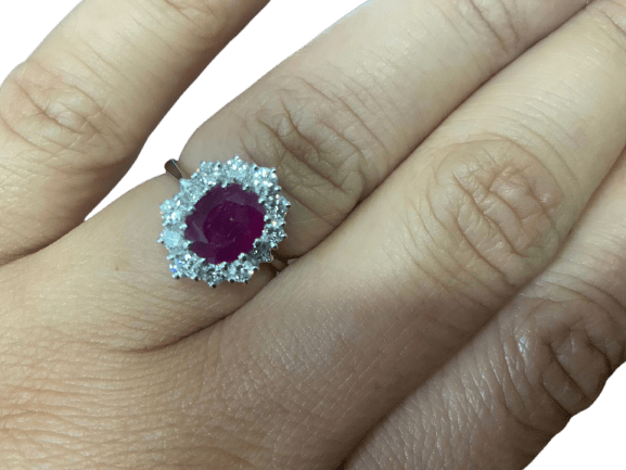 53 Bague en or blanc avec rubis et diamants 58 Facettes BA 523