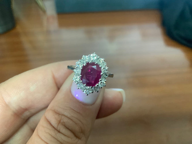 53 Bague en or blanc avec rubis et diamants 58 Facettes BA 523