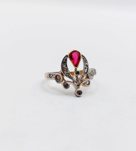 42 Bague duchesse antique en or rose 18k, pierre rouge et diamants 58 Facettes A07649