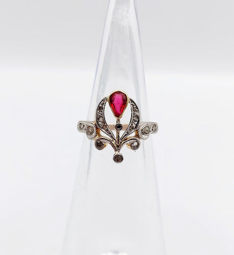 42 Bague duchesse antique en or rose 18k, pierre rouge et diamants 58 Facettes A07649