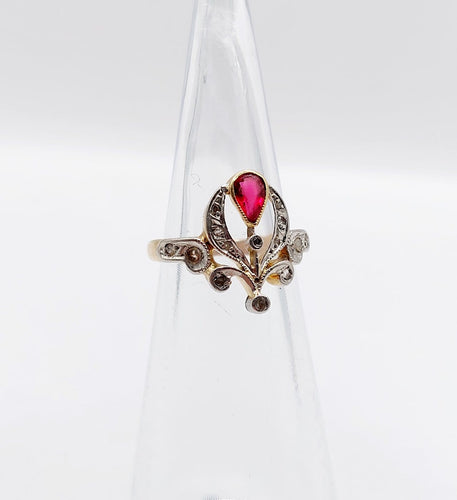42 Bague duchesse antique en or rose 18k, pierre rouge et diamants 58 Facettes A07649