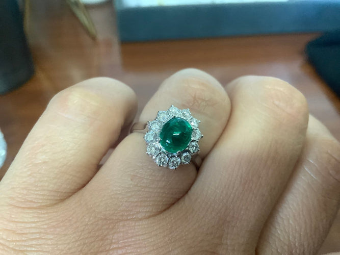 54 Bague en or blanc avec émeraude cabochon et diamant 58 Facettes BA 498
