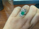 54 Art déco - Bague en or blanc, émeraude colombienne et diamants 58 Facettes BA 737