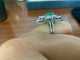 54 Art déco - Bague en or blanc, émeraude colombienne et diamants 58 Facettes BA 737