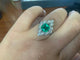 54 Bague colombienne en or blanc, émeraude et diamants 58 Facettes BA 457
