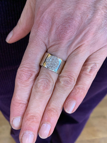 https://cdn.shopify.com/s/files/1/0647/1470/3075/files/Bague_Signee_-_Bague_Dinh_Van_Anthea_Diamants_Or_Gris_-_Joaillerie_Paris_-_Les_Pierres_de_Julie_1.jpg?v=1766849298