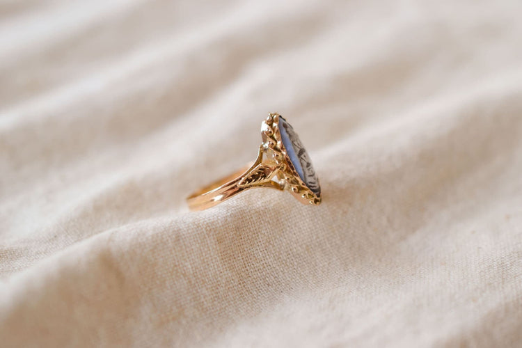 51 Bague marquise sainte en or jaune 18 carats 58 Facettes Ref3073